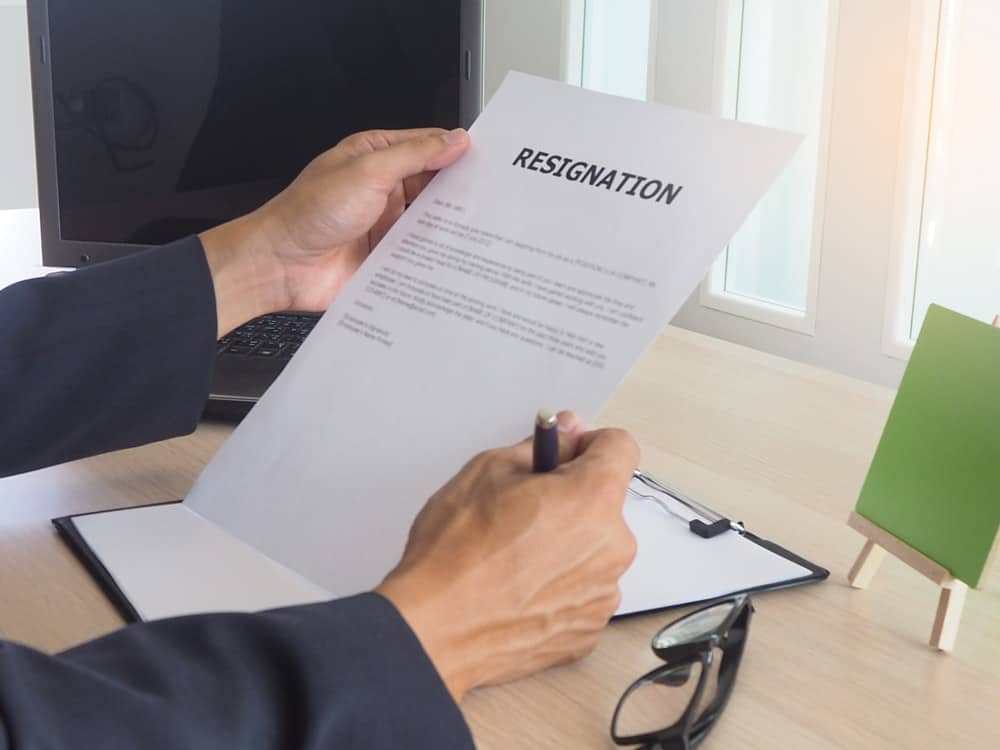 Aturan Pesangon Bagi Karyawan Kontrak yang Resign